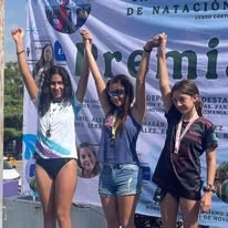 Nadadoras premiadas en campeonato